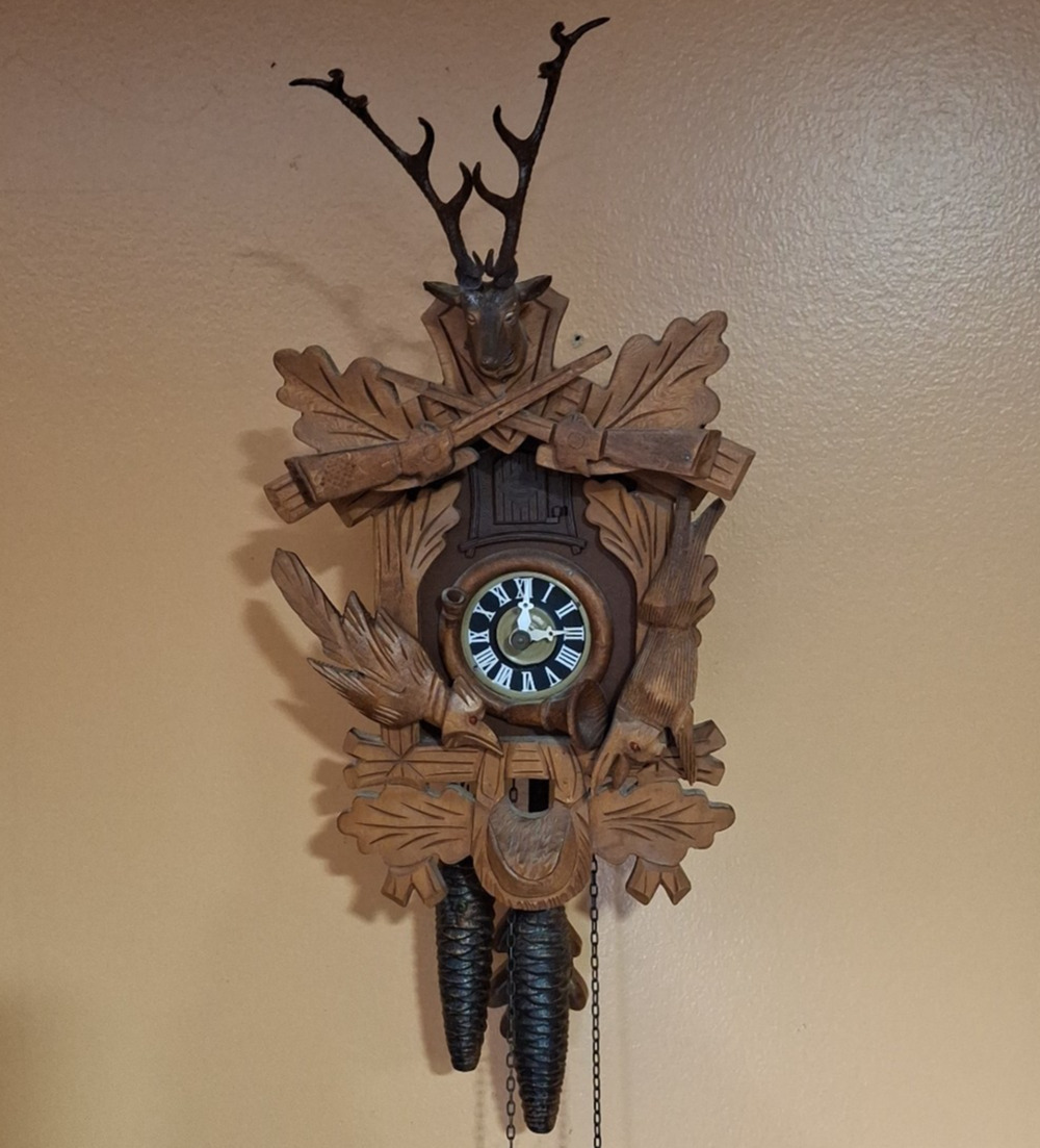 VINTAGE GERMAN BLACK FOREST HUNTER CUCKOO CLOCK